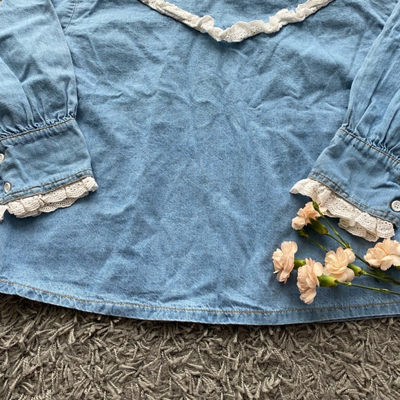 Charming denim blouse by Zero+1 - Picture 2 of 6